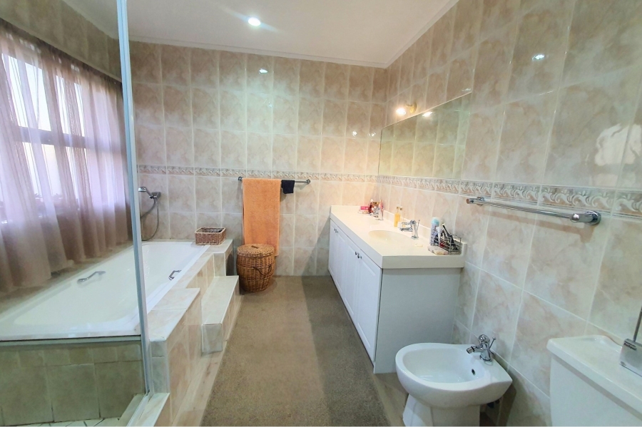 3 Bedroom Property for Sale in Vierlanden Western Cape